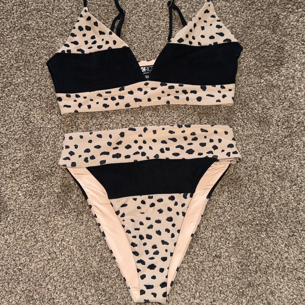 Beach Riot Black and Tan Spotted Bra Set